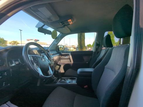 Used 2018 Toyota 4Runner SR5 AWD/4WD image 6
