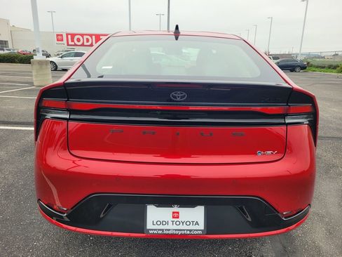 New 2026 Toyota Prius XLE FWD image 6