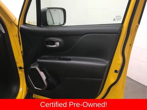 Certified 2023 Jeep Renegade Latitude image 32