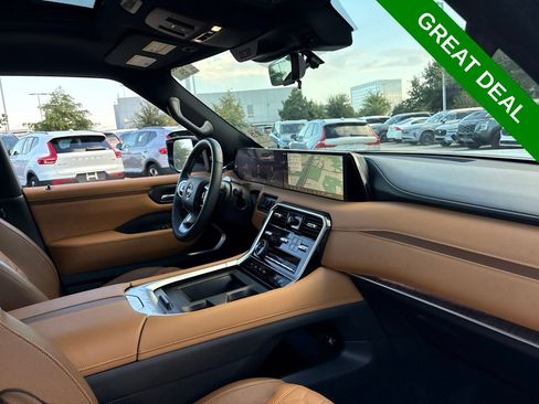 Used 2025 Nissan Armada Platinum Reserve AWD/4WD image 15