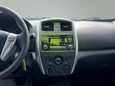 Used 2016 Nissan Versa SV w/ Fog Lights Package FWD image 7