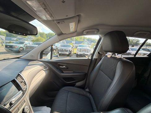 Used 2022 Chevrolet Trax LT w/ Sport Edition AWD/4WD image 27