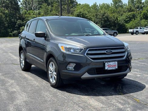 Used 2019 Ford Escape SE FWD image 2