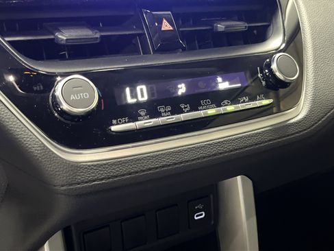 Used 2025 Toyota Corolla Cross LE FWD image 36