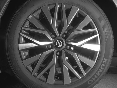 Used 2025 Nissan Altima 2.5 SV FWD image 14