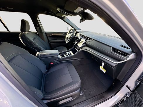 New 2025 Jeep Grand Cherokee Laredo image 35