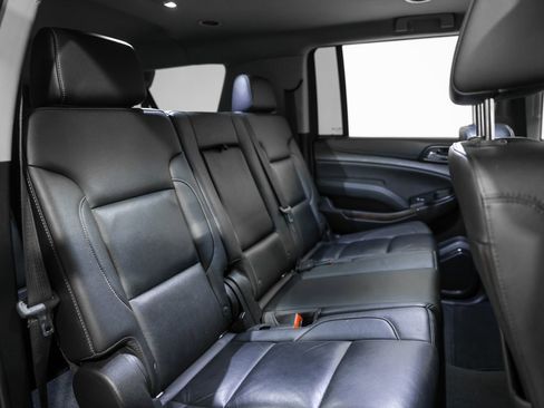 Used 2019 Chevrolet Suburban LT image 21