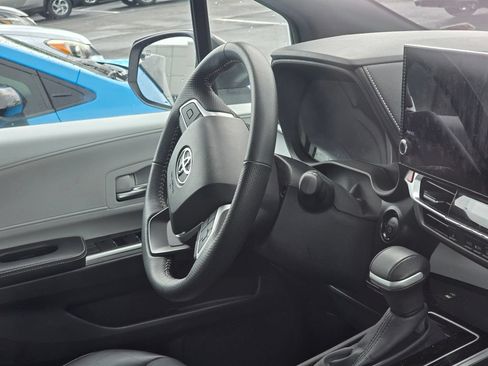 Used 2025 Toyota Sienna XSE AWD/4WD image 17