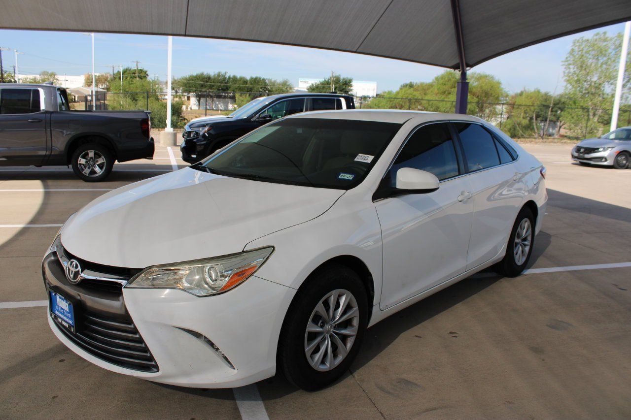 Used 2016 Toyota Camry LE FWD image 1