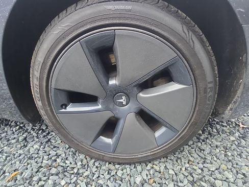 Used 2023 Tesla Model 3 Standard Range image 10