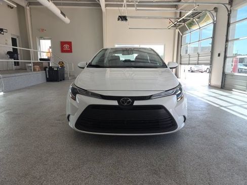 Used 2025 Toyota Corolla LE FWD image 3
