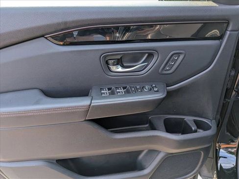 Used 2025 Honda Pilot TrailSport image 10