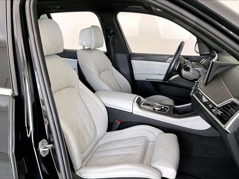 Used 2025 BMW X5 xDrive40i AWD/4WD image 9