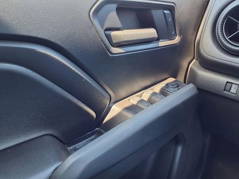 Used 2024 Chevrolet Colorado Trail Boss AWD/4WD image 18