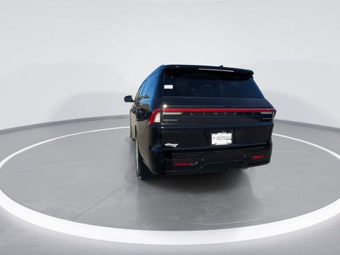 New 2025 Lincoln Navigator Reserve AWD/4WD image 7