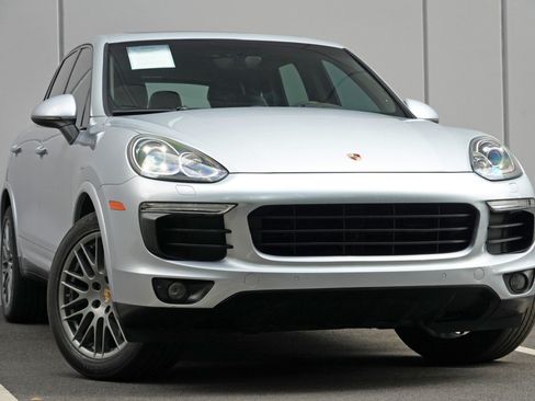 Used 2017 Porsche Cayenne Platinum Edition AWD/4WD image 2