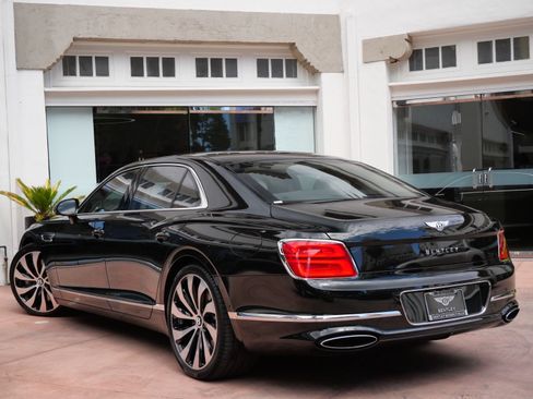 New 2026 Bentley Flying Spur Plug-In Hybrid AWD/4WD image 3