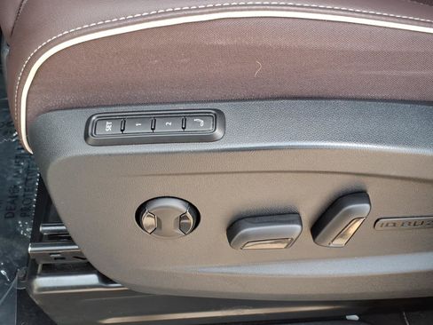 Certified 2025 Volkswagen ID. Buzz Pro S RWD image 21