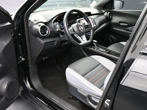 Used 2023 Nissan Kicks SR w/ SR Premium Package FWD image 2