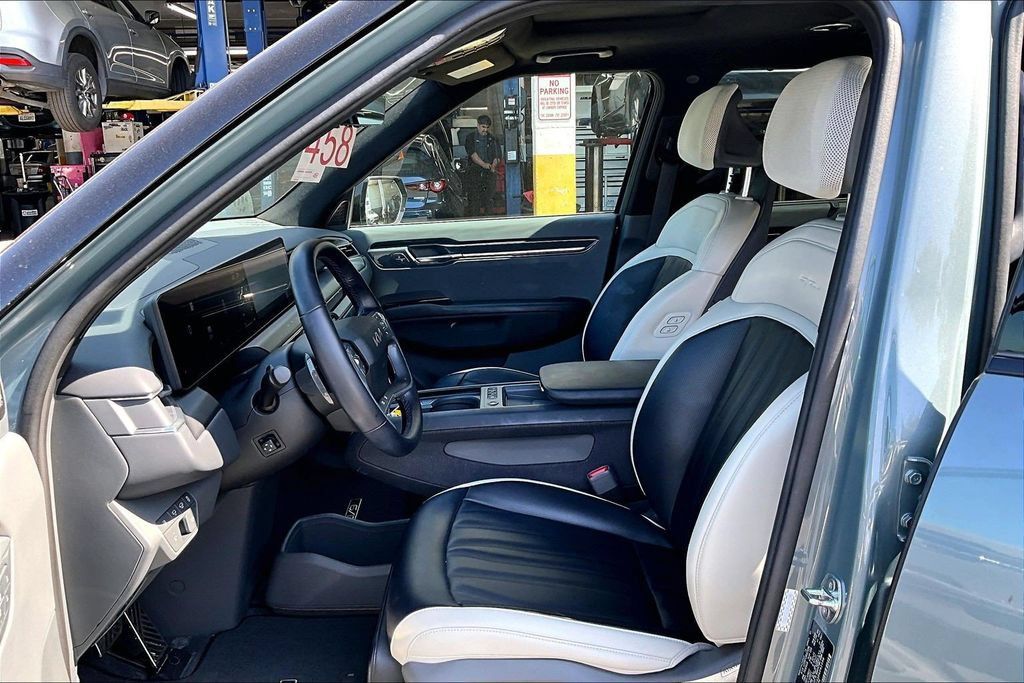 Used 2024 Kia EV9 GT-Line AWD/4WD image 16
