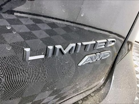 New 2027 Chrysler Pacifica Limited w/ S Appearance Package AWD/4WD image 10