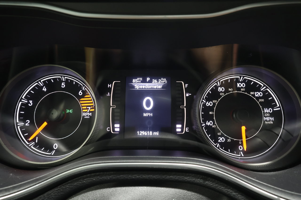 Used 2019 Jeep Cherokee Latitude w/ Popular Appearance Group FWD image 8