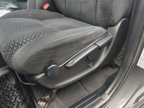 Used 2011 Toyota Tundra 4x4 CrewMax image 11