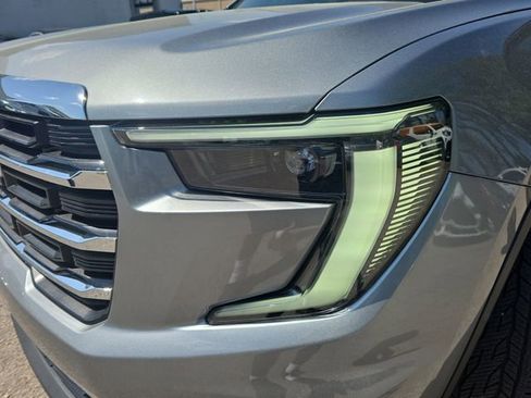 Used 2024 GMC Acadia Elevation image 31