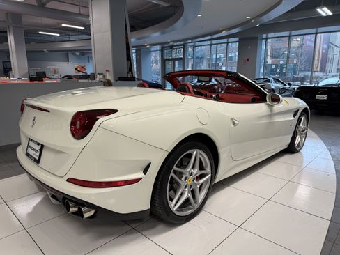 Used 2017 Ferrari California T image 18