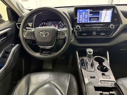 Used 2021 Toyota Highlander Limited FWD image 31