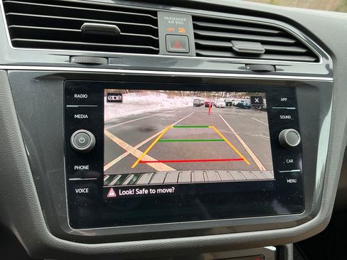 Used 2024 Volkswagen Tiguan SE R-Line image 18