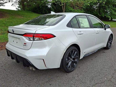 New 2025 Toyota Corolla SE image 4