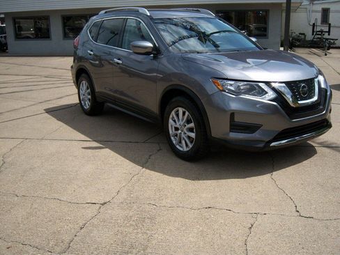 Used 2019 Nissan Rogue SV FWD image 2