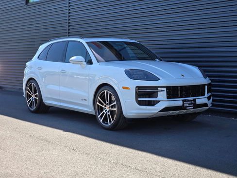 Used 2026 Porsche Cayenne GTS AWD/4WD image 9