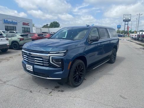 New 2025 Chevrolet Suburban Premier image 2