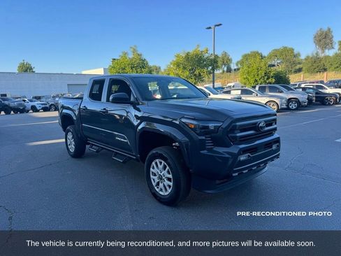 Used 2025 Toyota Tacoma SR5 AWD/4WD image 7