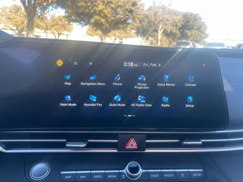 Used 2025 Hyundai Elantra SEL image 21