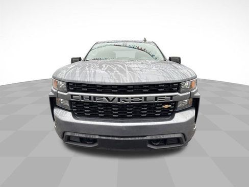 Used 2020 Chevrolet Silverado 1500 Custom w/ Custom Value Package RWD image 2