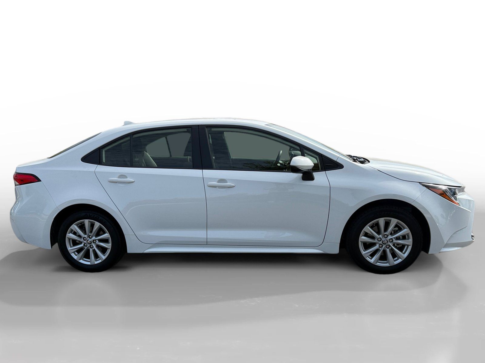 Used 2024 Toyota Corolla LE w/ LE Convenience Package FWD image 6