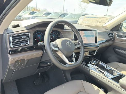 New 2026 Volkswagen Atlas SEL image 10