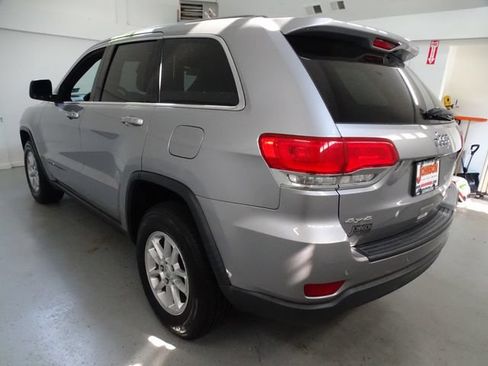 Used 2018 Jeep Grand Cherokee Laredo AWD/4WD image 17