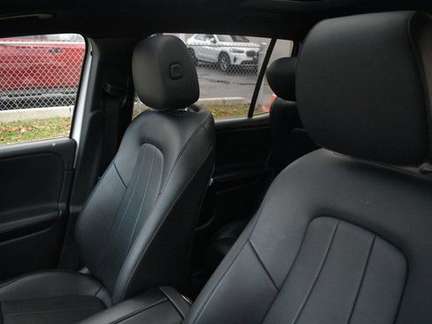 Used 2022 Mercedes-Benz GLB 250 4MATIC w/ Premium Package Lite image 7