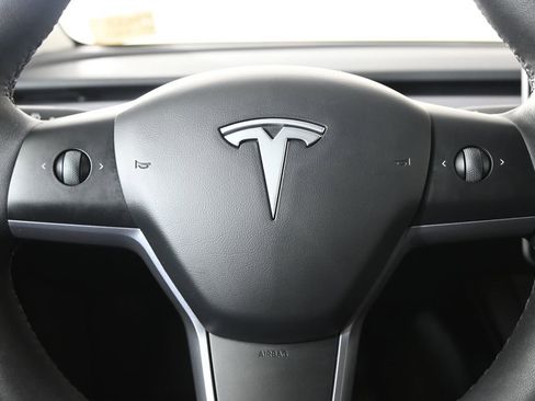 Used 2023 Tesla Model Y Long Range AWD/4WD image 33