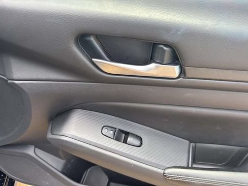 Used 2025 Nissan Altima 2.5 SV FWD image 49