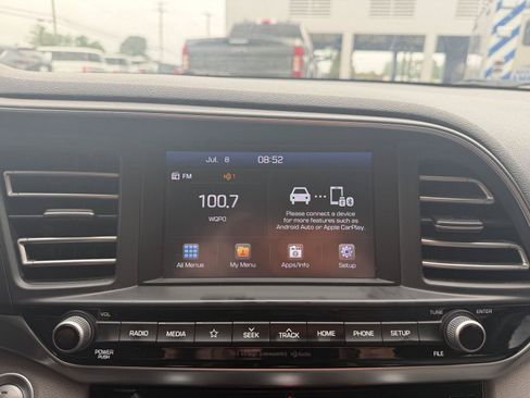 Used 2020 Hyundai Elantra Limited FWD image 10