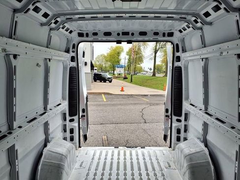 Used 2025 RAM ProMaster 2500 w/ Convenience Group FWD image 12