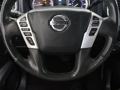 Used 2018 Nissan Titan SV w/ SV Convenience Package AWD/4WD image 27