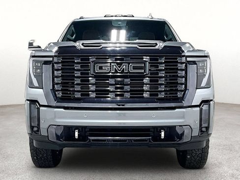 Used 2024 GMC Sierra 3500 Denali Ultimate AWD/4WD image 3