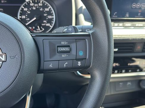 Used 2023 Nissan Rogue SV AWD/4WD image 18