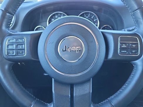 Used 2017 Jeep Wrangler Unlimited Sahara w/ Connectivity Group AWD/4WD image 18